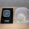 Weigh cup and food-brood with reduction of ants