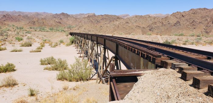 Summit Road, Mojave Desert 02